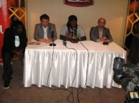 
				
			Culture / « l’Afrique n’est pas démunie, mais elle est désunie », Didier Awadi en concert à Libreville
			
		










