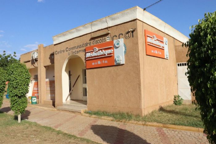 Remise officielle d&rsquo;un cybercafé: ARCEP a doté le troisième arrondissement communal de Niamey d’un cybercafé flambant-nef – L`innovation au service de l`information pour mieux informer.