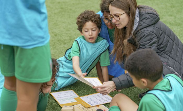 Et si les clubs de foot devenaient des lieux d’éducation aux médias ? - Bibliothèques Sans Frontières