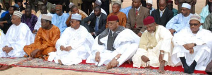 
		
		Célébration, hier, de la fête de l'Aïd El Fitr ou fête de Ramadan dans notre pays Barka da Salla ! Kayéssi !