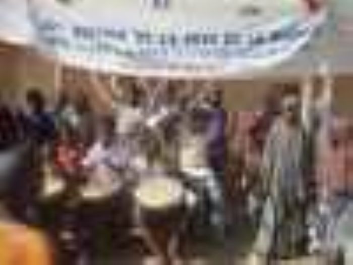

					Quand Zinder danse sous les flots à la Fête de la musique !		

